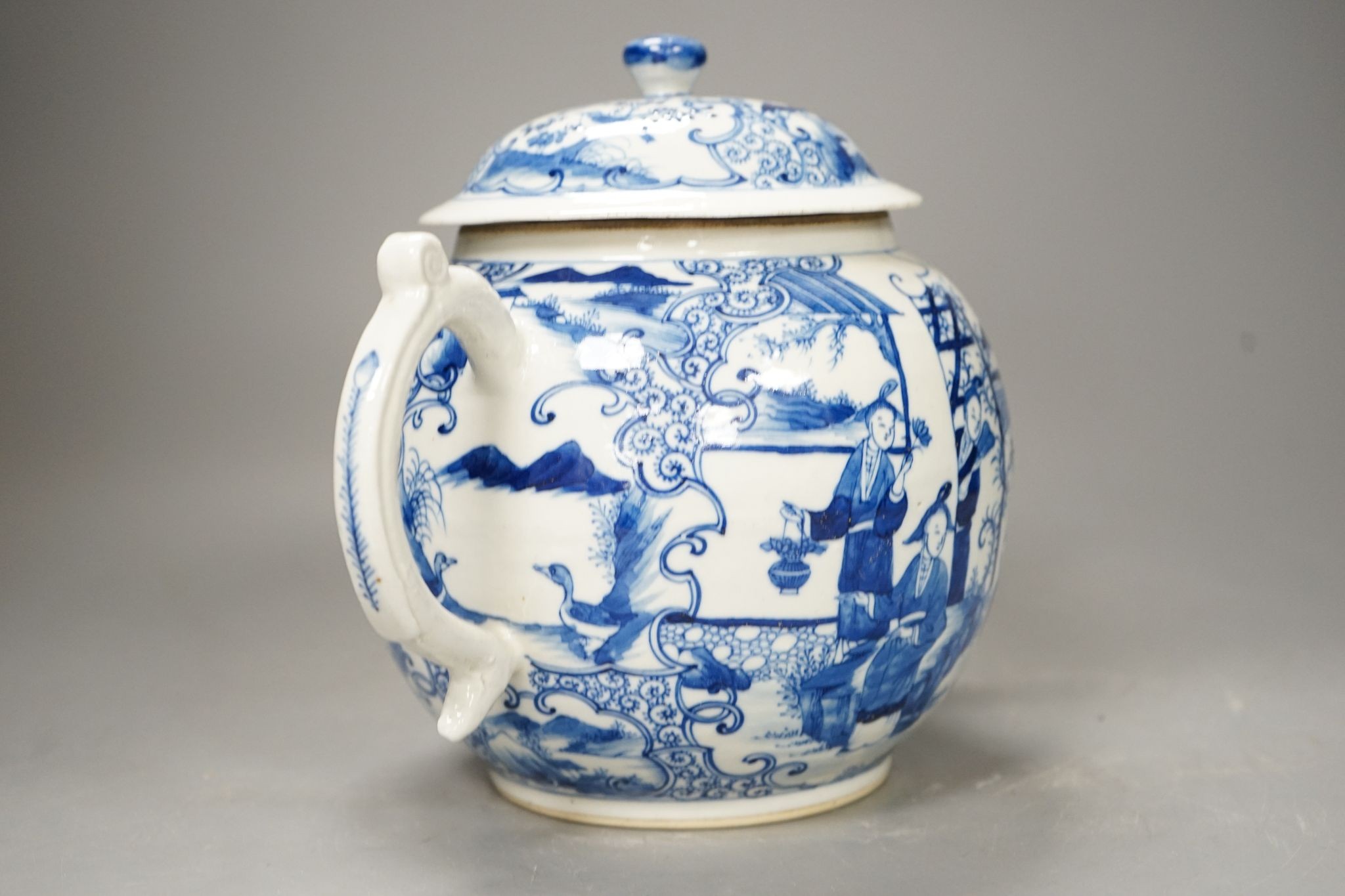 A large Chinese blue and white wine pot, 20cm